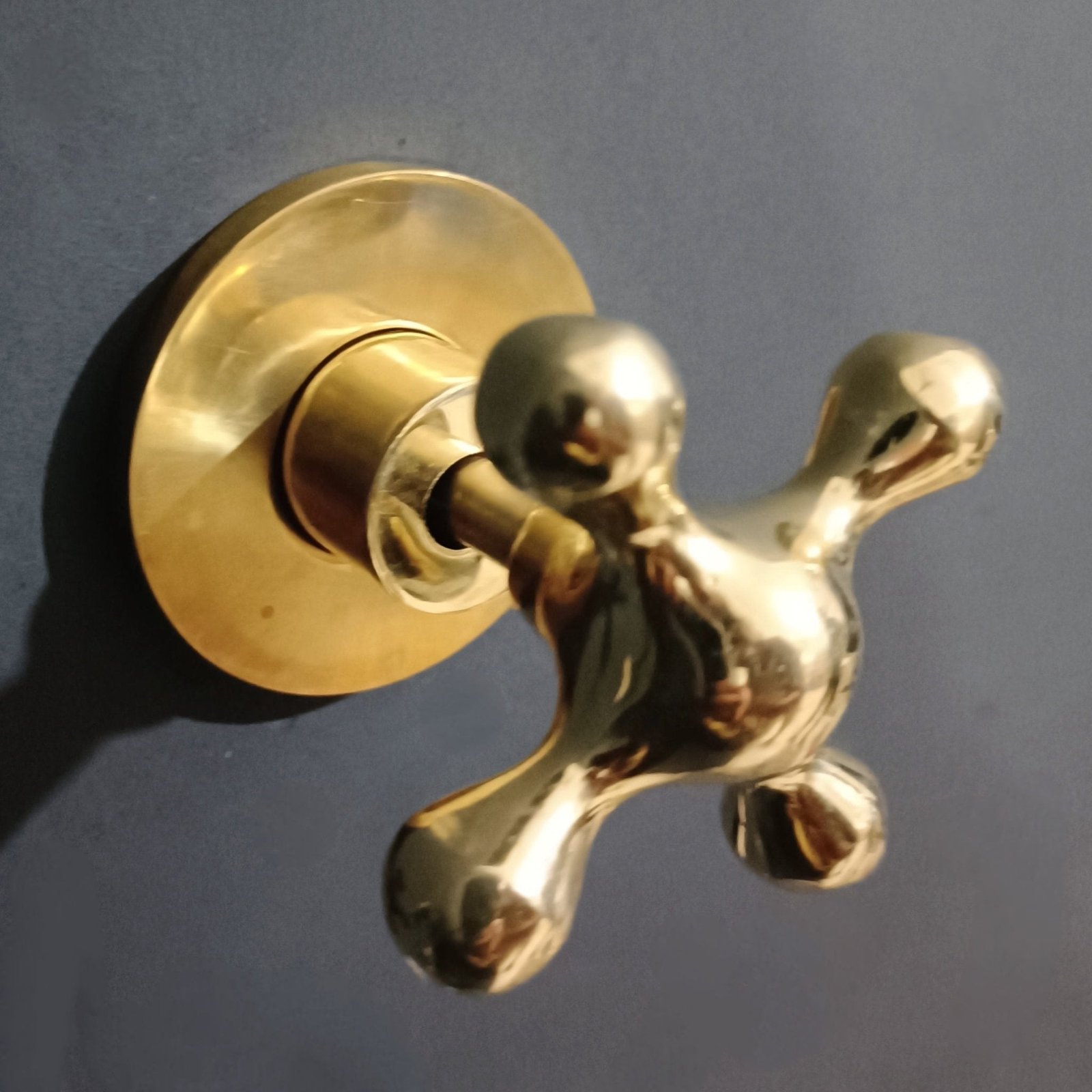 Concealed Shut Off Valve With Cross - Image 3