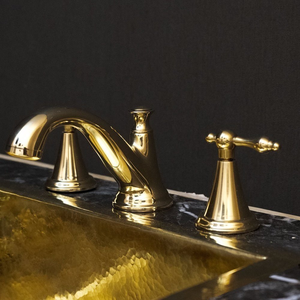 3-holes-bathroom-faucet-638957.jpg