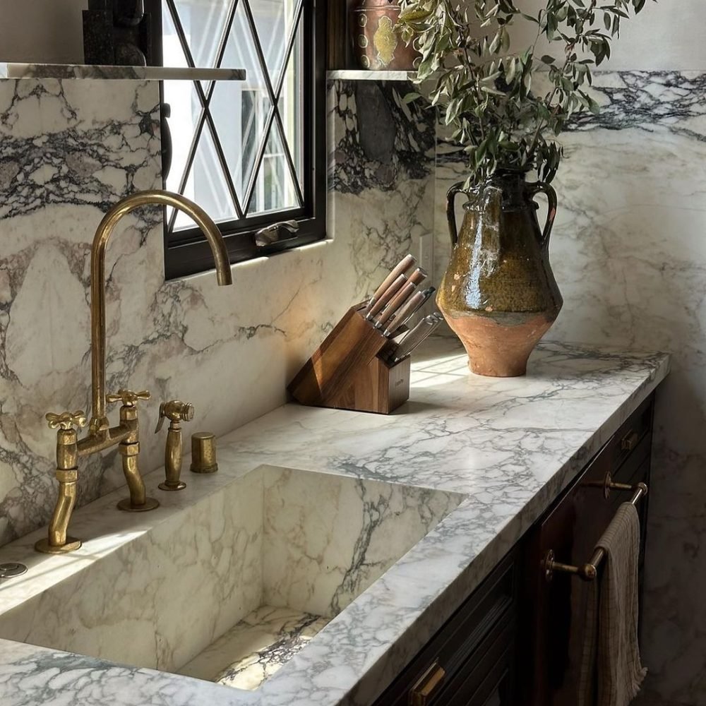 brassna-bridge-kitchen-faucet-with-curved-legs-193575.jpg