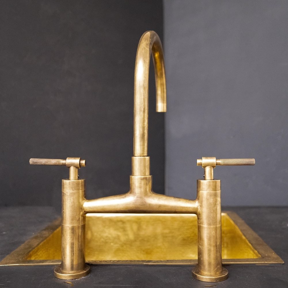 mykonos-bridge-faucet-460588.jpg