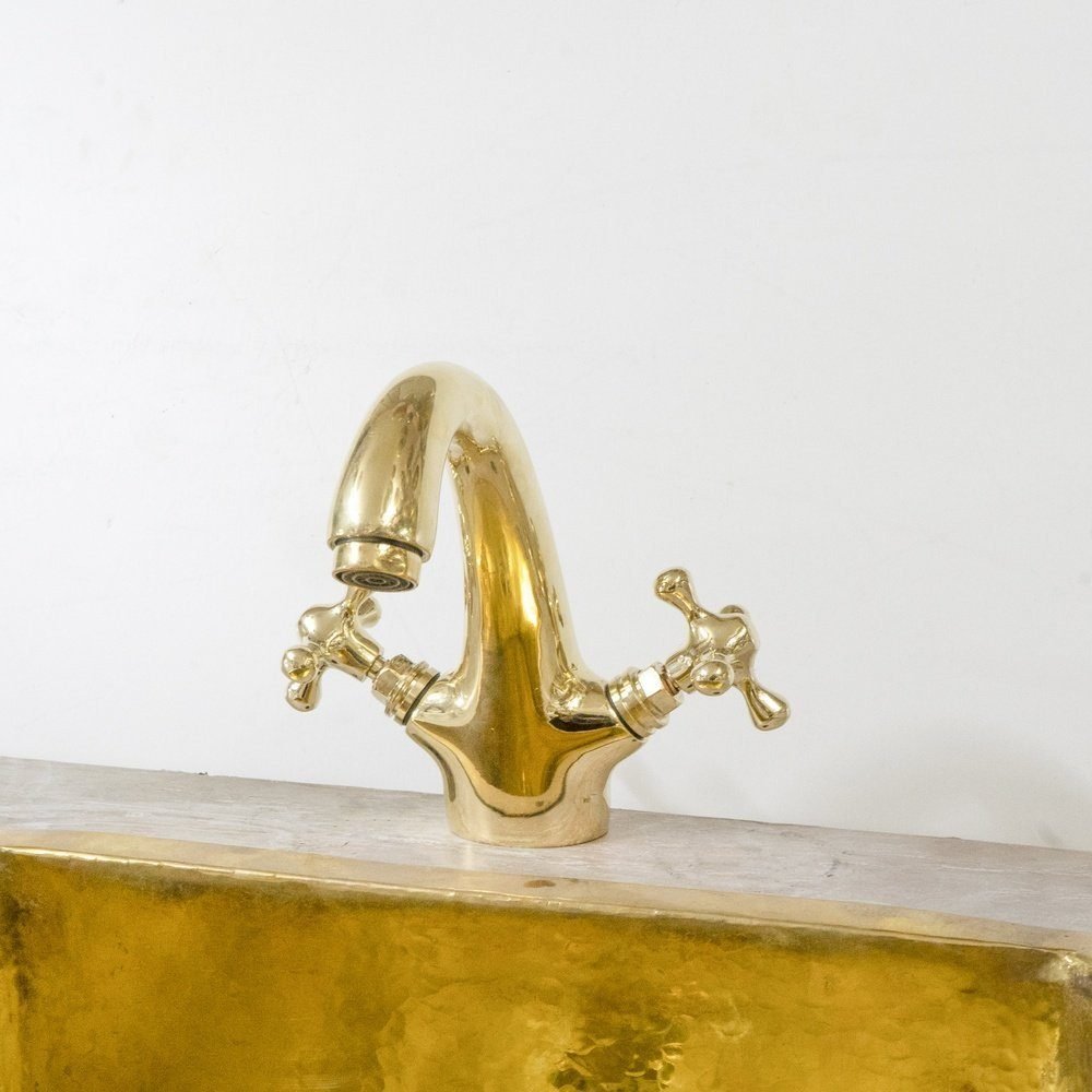 single-hole-bathroom-vanity-faucet-811649