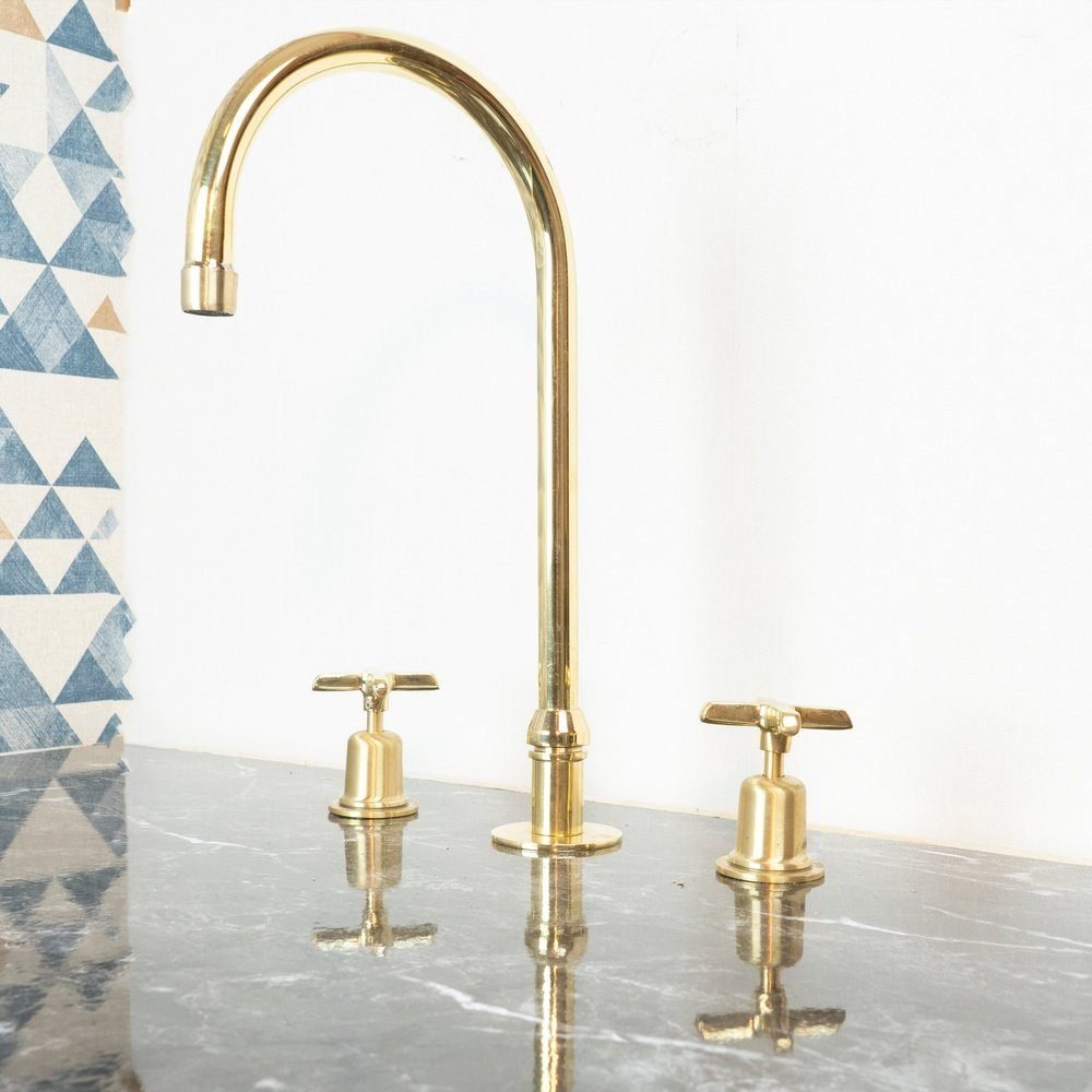 the-bell-widespread-unlacquered-brass-kitchen-faucet-604032.jpg