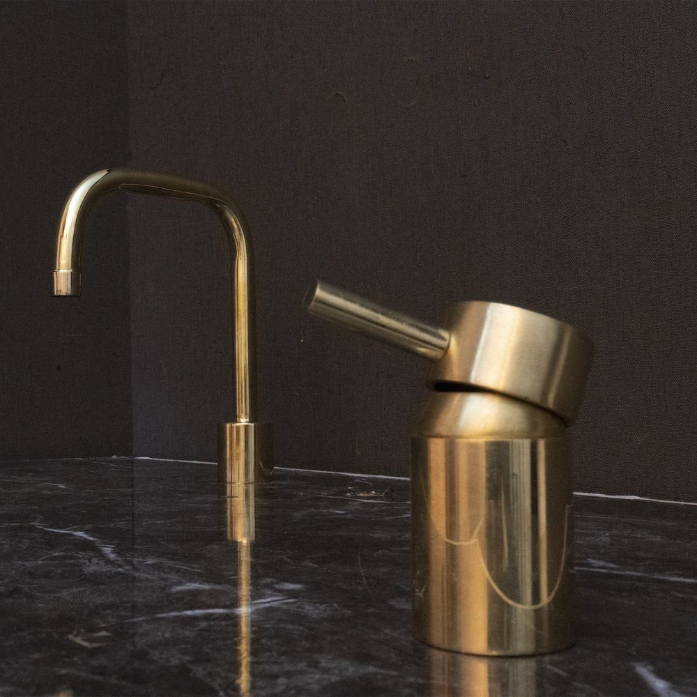 unlacquered-brass-deck-mounted-basin-faucet-828123.jpg