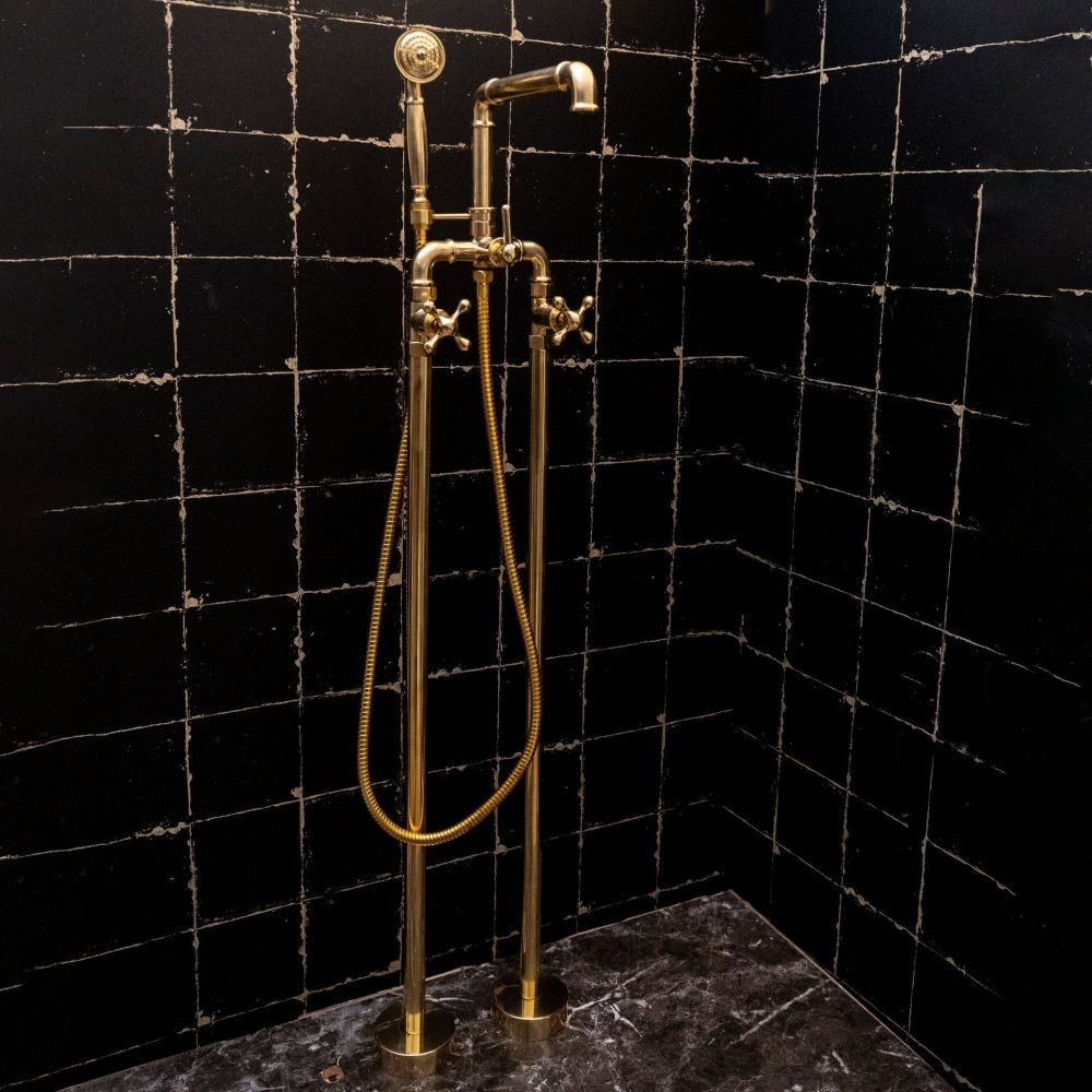 unlacquered-brass-floor-mounted-bathtub-with-handshower-318471-1.jpg