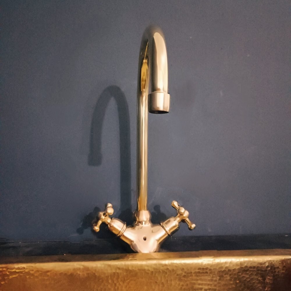 unlacquered-brass-gooseneck-faucet-298532